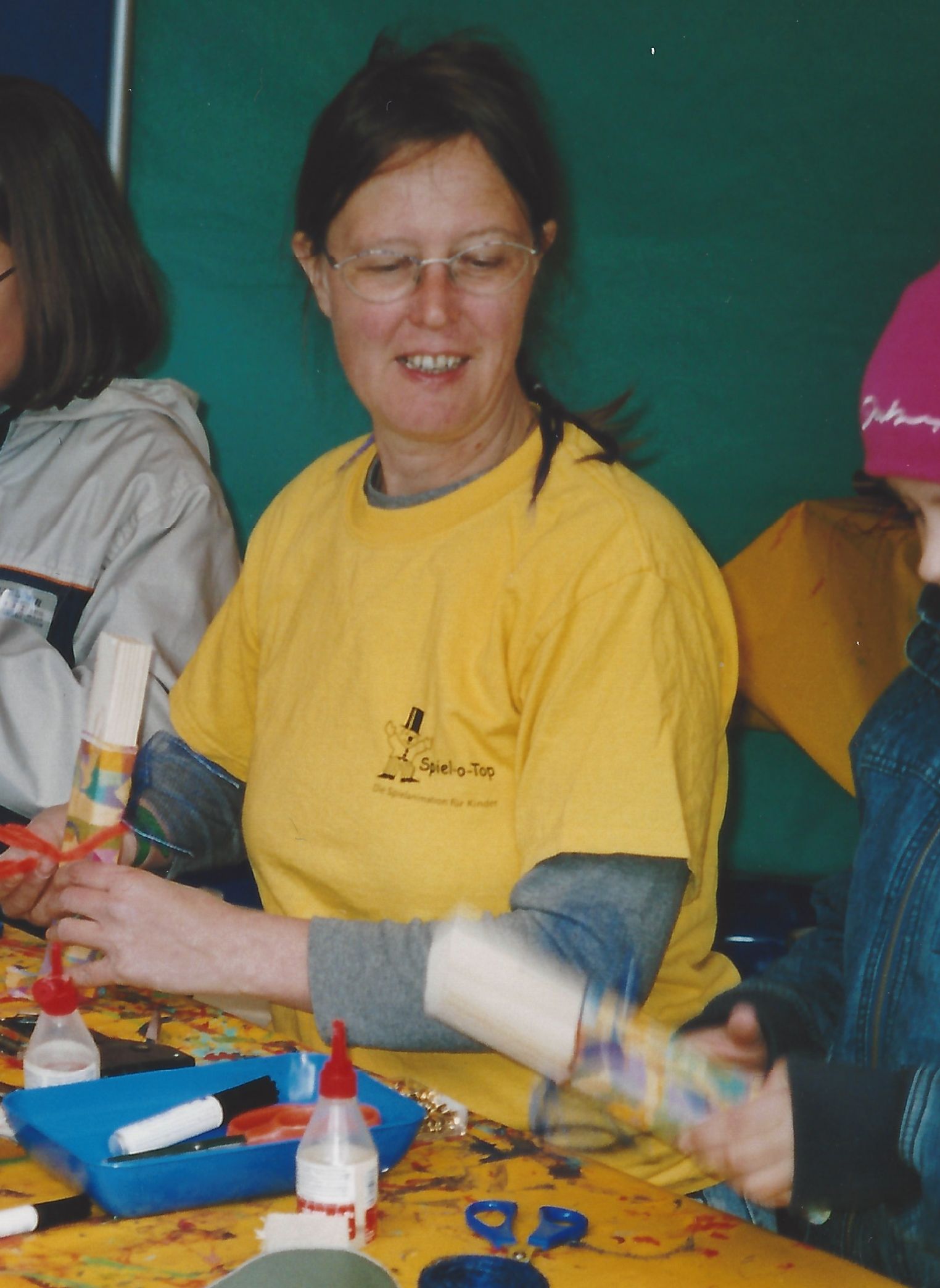 Spielleiterin mit Künstlerwerkstatt und Basteltisch in Marktbreit